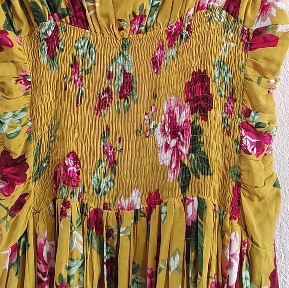Floral Yellow V Neck Sleeveless Smocked Dress Travel Tropical Wine Vineyard - Picture 4 of 7